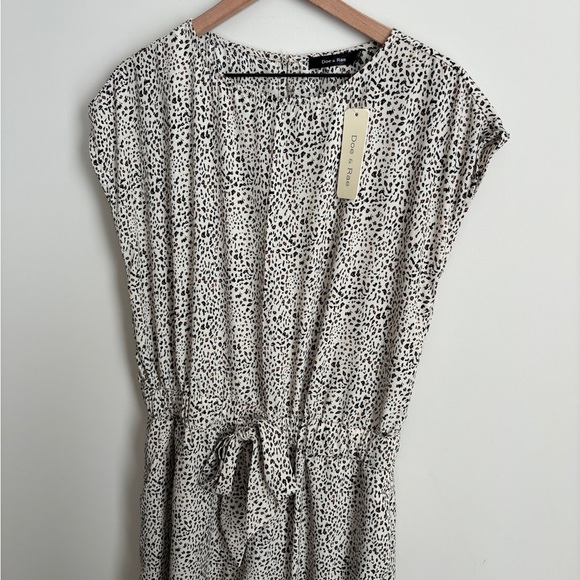 NWT Doe & Rae Boutique Leopard Print Drop Shoulder Wide Leg Jumpsuit Size L - Picture 3 of 10